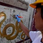 Pompei, dagli scavi della Regio V emerge un elegante larario con serpenti, pavoni, decori floreali e scene di caccia