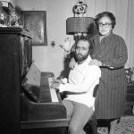 1971 – LUCIO DALLA IN CASA CON MAMMA JOLE